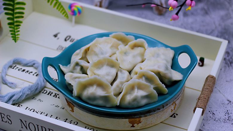 蘑菇韭菜饺子,蘑菇的鲜美,搭配上韭菜的香味,真的是绝配。