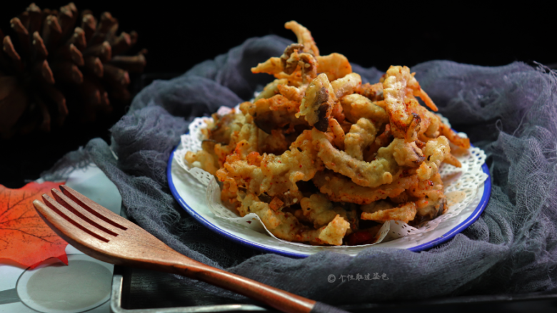 酥炸蘑菇,平菇热量低，好吃到根本停不下来，