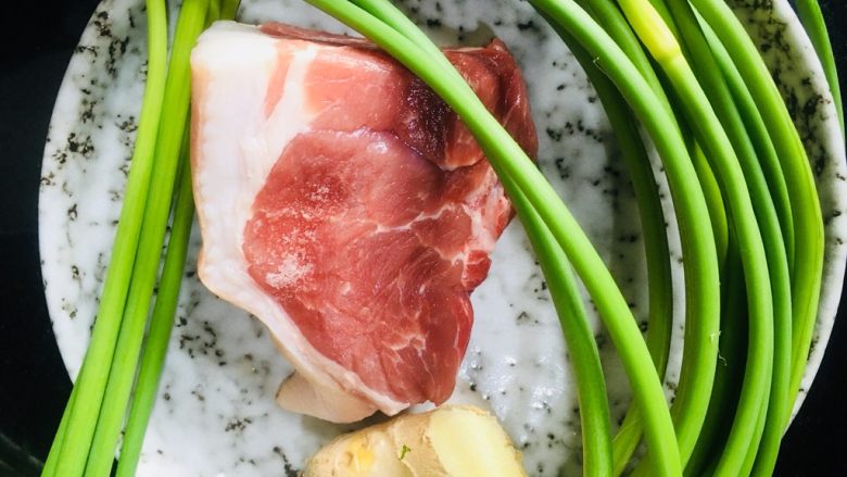 肉末蒜苔(豆瓣酱版),准备所需食材