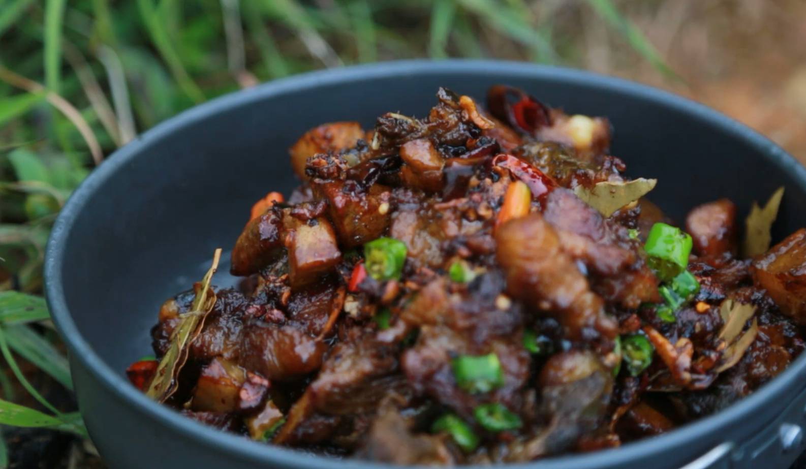 美味香猪做顿饭，三个基佬也浪漫