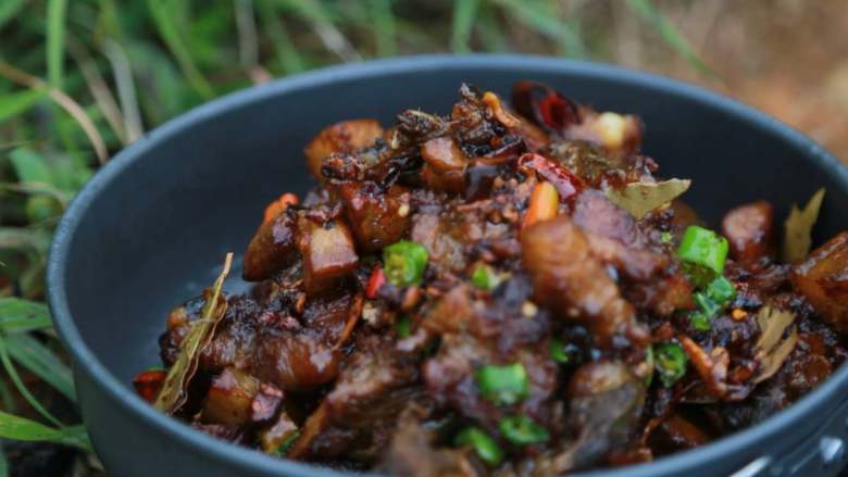 美味香猪做顿饭，三个基佬也浪漫