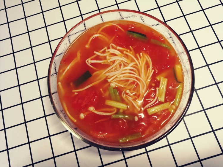 西红柿炖金针菇