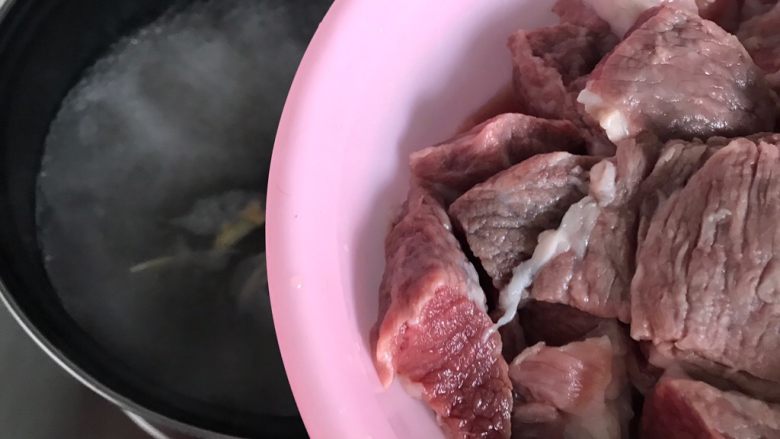 西红柿土豆炖牛腩(高压锅版),下牛腩