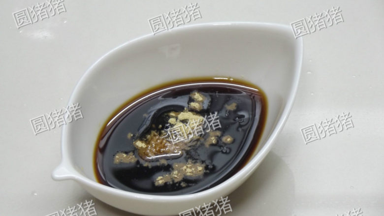 干煸菜心,将<a style='color:red;display:inline-block;' href='/shicai/ 788'>生抽</a>、糖、盐、<a style='color:red;display:inline-block;' href='/shicai/ 756'>鸡精</a>先在碗内调匀制成碗汁。