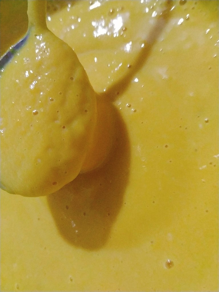 南瓜泥奶香吐司,这是细腻均匀的淡奶油南瓜浓汤成品,可以直接食用,但是这里作为吐司的液体材料备用;