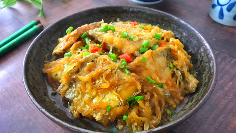 萝卜丝带鱼,咸鲜入味,营养又美味的萝卜丝带鱼。