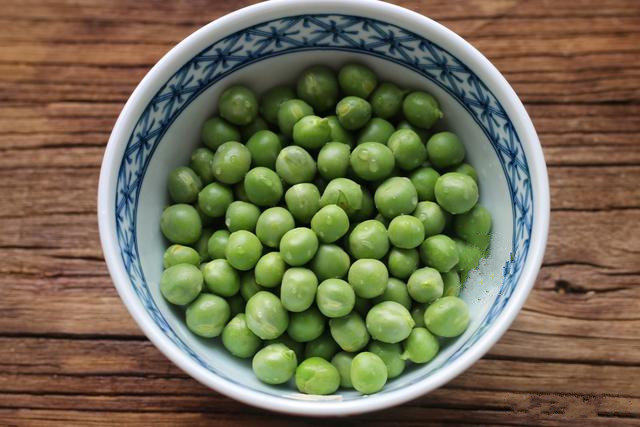 青豆肉末蒸豆腐,<a style='color:red;display:inline-block;' href='/shicai/ 456'>青豆</a>清洗干净,沥水待用;