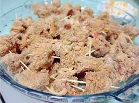 粉蒸羊肉,上蒸锅,中火蒸40分钟左右。
