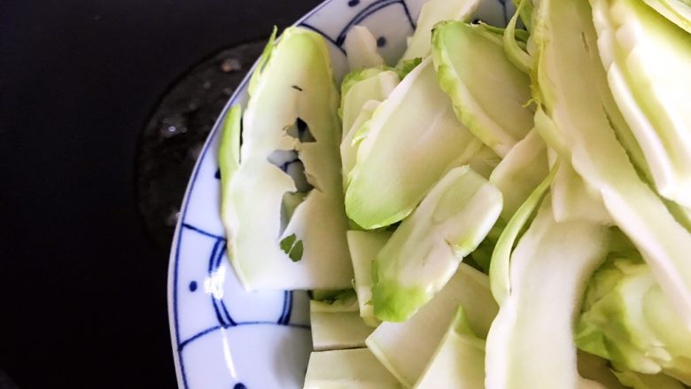 小米椒腊肠儿菜油豆腐,下儿菜