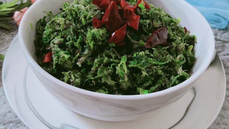 白蒿蒸麦饭,白蒿蒸麦饭很香,口感筋道,饭菜都有了
