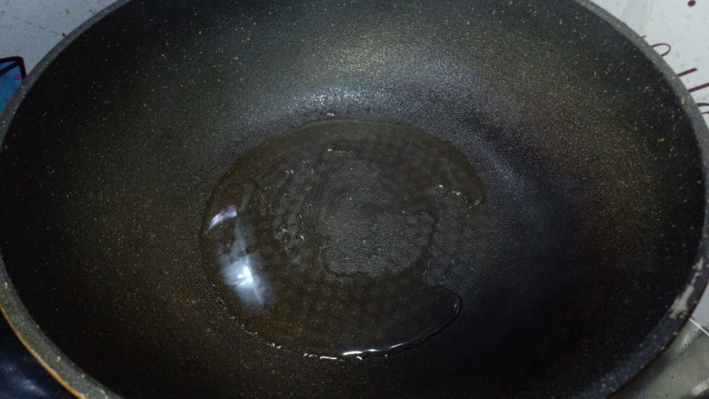 青黄椒洋葱凉拌土豆丝,起锅烧油