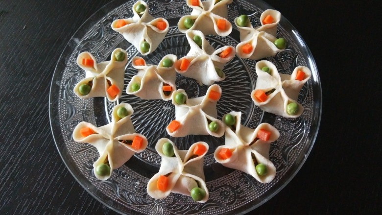 四馅四角 蔬菜虾仁蒸饺,成品图
