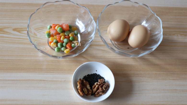 什锦鸡蛋小船,准备好食材;