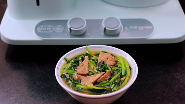 菠菜猪肝汤,啦啦啦,营养丰富的菠菜猪肝汤出锅咯。