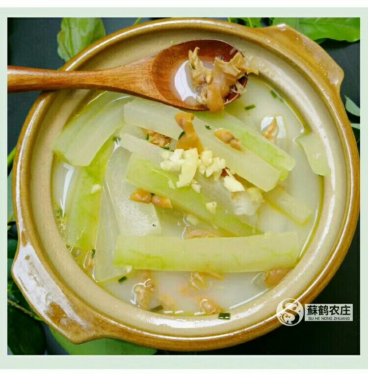 射阳家常汤,出锅,撒适量蒜叶或拍碎的蒜瓣,关键一点撒少许<a style='color:red;display:inline-block;' href='/shicai/ 134296'>白胡椒粉</a>