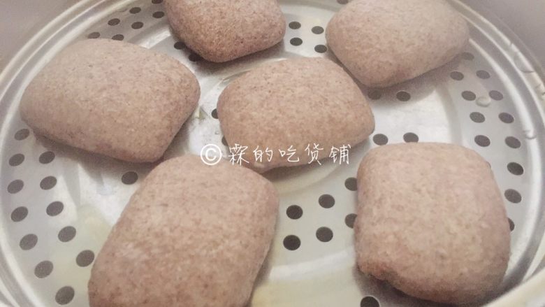 黑全麦小刀切馒头,开水上锅,中大火,20分钟。