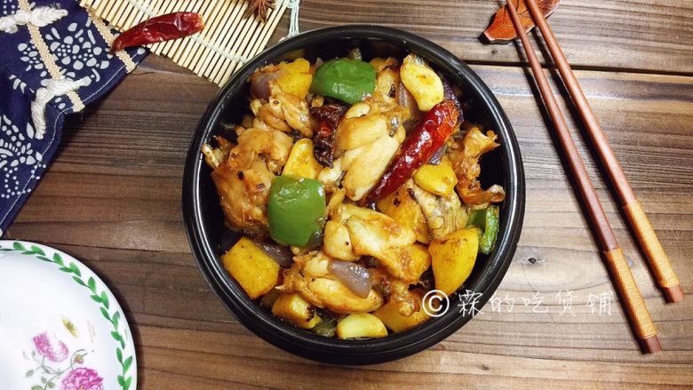 吮指美味 香辣牛蛙煲,完成。