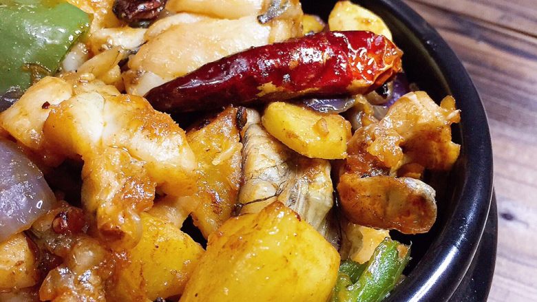 吮指美味 香辣牛蛙煲,完成。