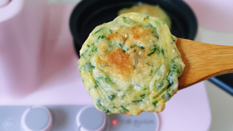 快手早餐~蔬菜鸡蛋饼,闻着好香呀!忍不住先吃一个。