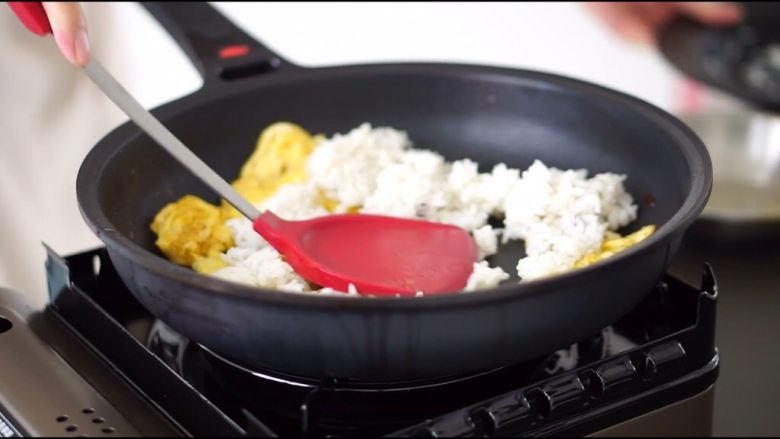 虾仁炒饭(简单版),加入米饭