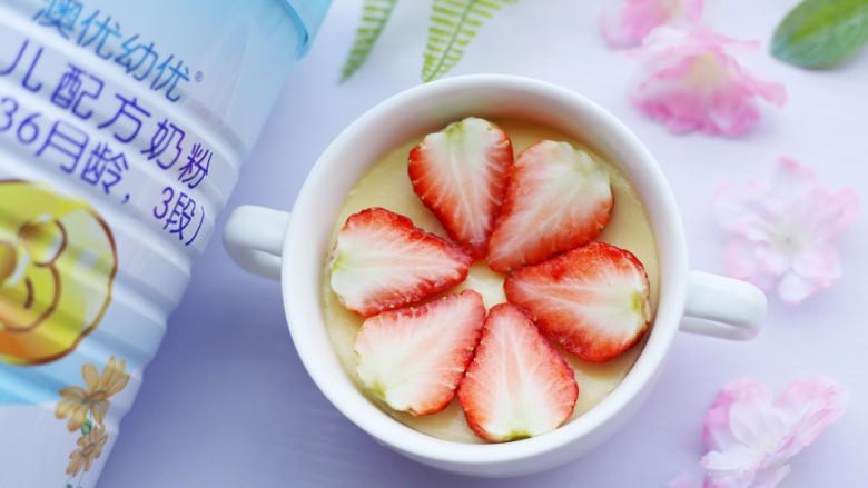 香甜嫩滑的草莓🍓蛋奶布丁,这道甜品香甜嫩滑,营养美味,老少皆宜。