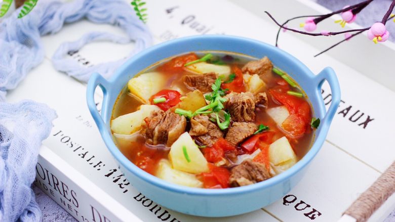 番茄牛肉炖土豆,老公多吃了两碗米饭。