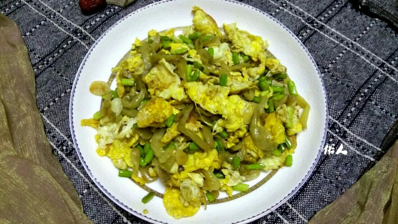 蒜苔榨菜炒鸡蛋
