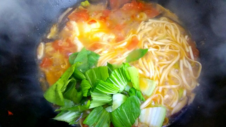 香菇油菜荷包蛋汤面,<a style='color:red;display:inline-block;' href='/shicai/ 526'>面条</a>煮熟后,放入油菜
