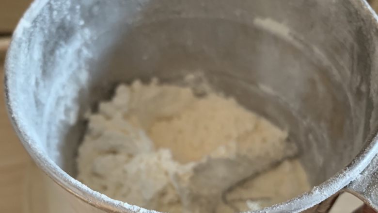 菠萝包,过筛