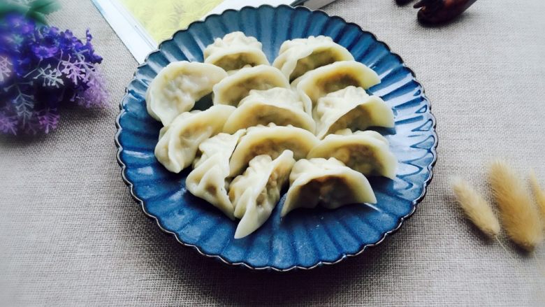芹菜玉米猪肉馅饺子,成品图