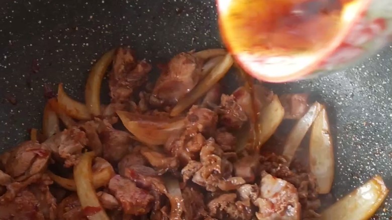 红焖狍子肉,<a style='color:red;display:inline-block;' href='/shicai/ 718'>料酒</a>