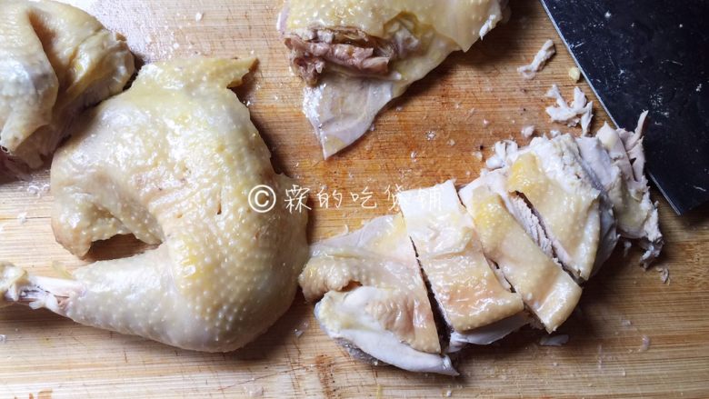 川香麻辣口水鸡,斩件,装盘。