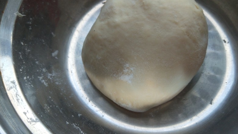 四馅四角 蔬菜虾仁蒸饺,醒放半小时左右揉均匀。