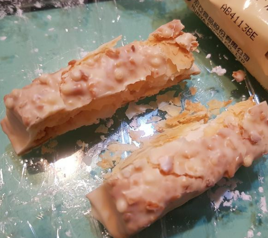 椰香芋泥千层酥QQ捲,每块千层酥切成2片,芋泥分成16份