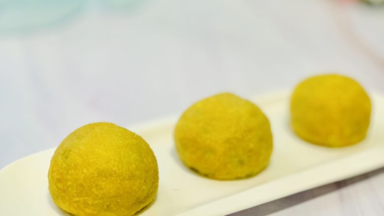 玉米面菜团子,金灿灿的 玉米面菜团子 简单快手 不用揉面,不用发面。
