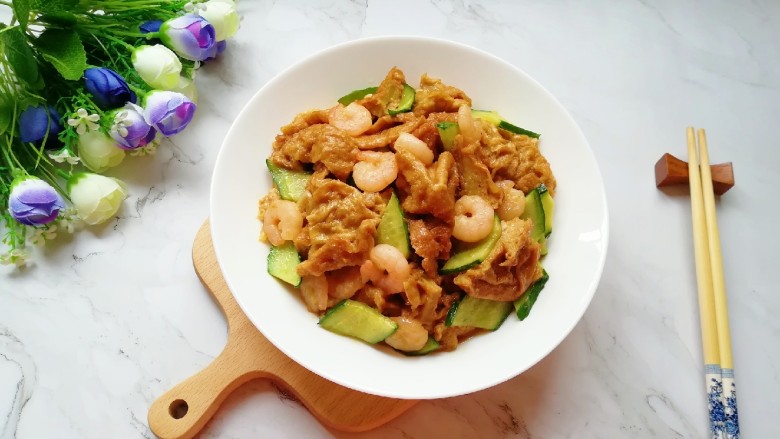 金牌虾仁面筋,用多力浓香花生油做美味佳肴,味道超赞。