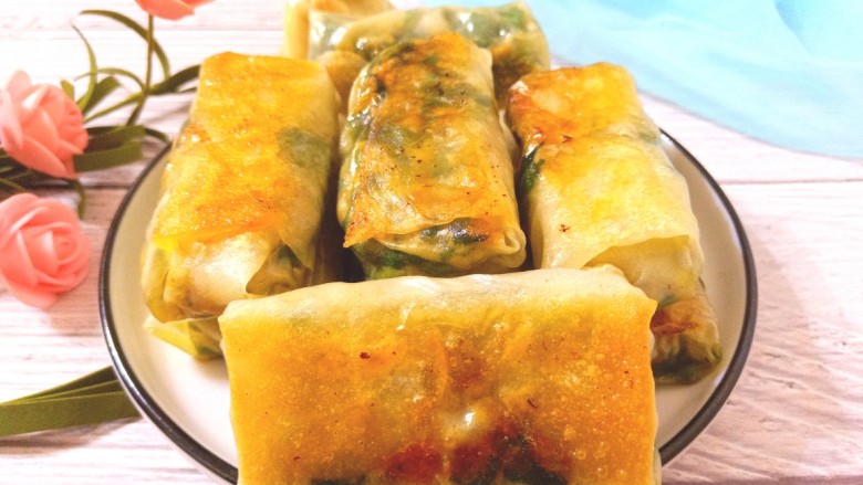 薄皮虾米鸡蛋韭菜盒子,外皮香脆,馅鲜香美味