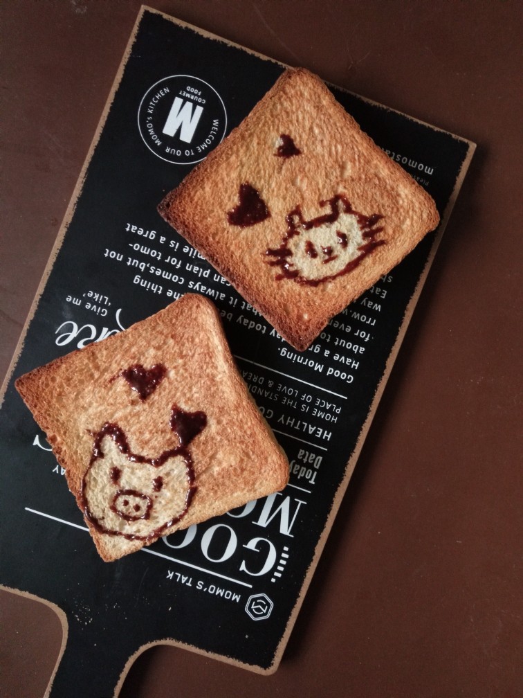做我的小猪猪好吗?这样烤吐司。,成品图
这么简单的操作你学会了吗?