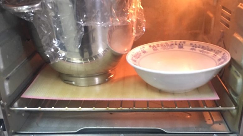 红枣全麦面包+小麦预拌粉版,烤箱发酵档，旁边放一碗热水，发酵60分钟。