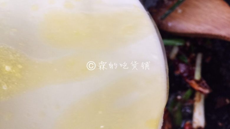 能多吃一碗饭的  水煮肉片,大半碗的高汤，用清水也可以。