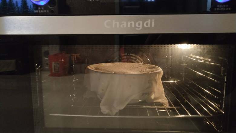 北极甜虾披萨,烤箱我用的发酵档,35度发了40分钟左右至面团两倍大