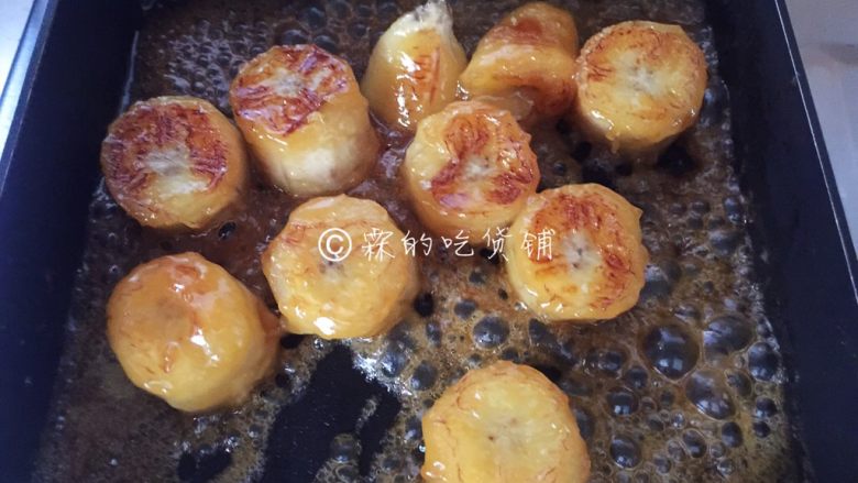 焦糖肉桂香蕉,两面都呈金黄色,就可以出锅了。