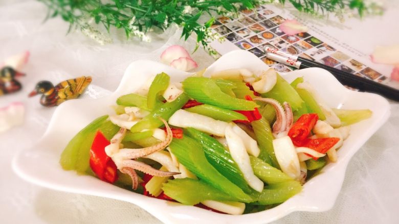 西芹炒鱿鱼+春天的味道,成品图