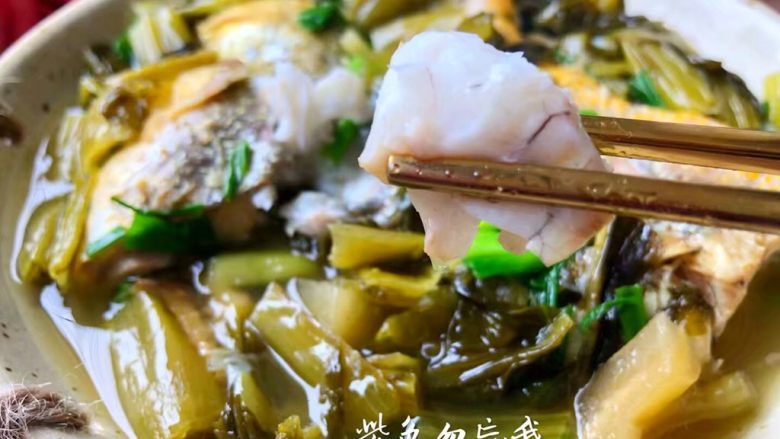 酸菜炖黄鱼,鲜美的酸菜炖黄鱼做好了,超级酸爽好吃。