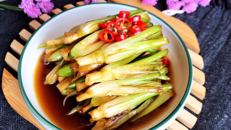 凉拌香菜根,这道凉拌香菜根非常独特,营养丰富,非常好吃的小菜~