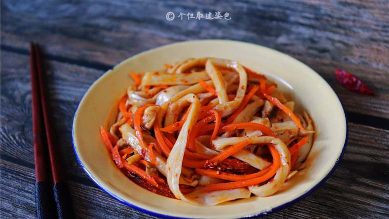 手撕杏鲍菇,它的味道很独特,明明是素食总是让我感觉在吃荤菜。