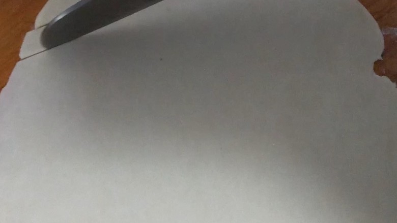 菠萝派,另一份面团擀薄,切0.5厘米6️⃣宽的条