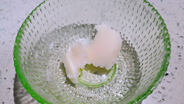碧玉青团,<a style='color:red;display:inline-block;' href='/shicai/ 406'>猪油</a>10克,我们这里也叫荤油