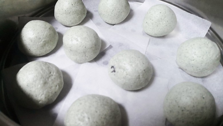 碧玉青团,上蒸锅蒸,水开后12分钟即可。