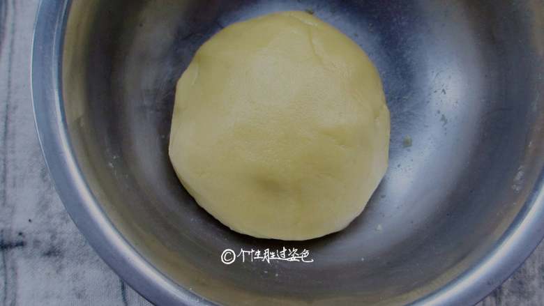 又卷烧饼(家庭版),准备油酥:面粉150克、油60克带一次性手套充分揉搓,油酥油皮醒发30分钟
